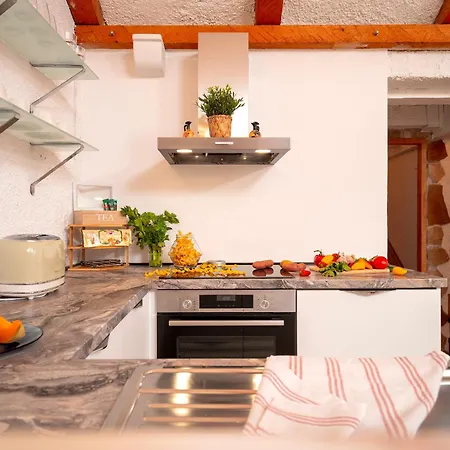 Villa Marea - Old Town Retreat *