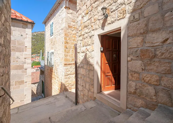 Villa Marea - Old Town Retreat