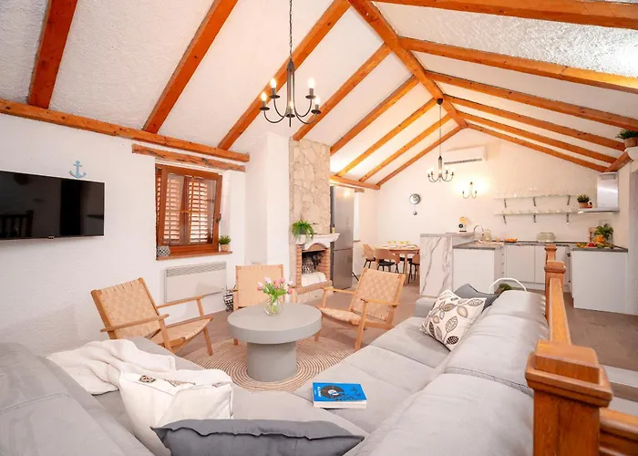 Villa Marea - Old Town Retreat *