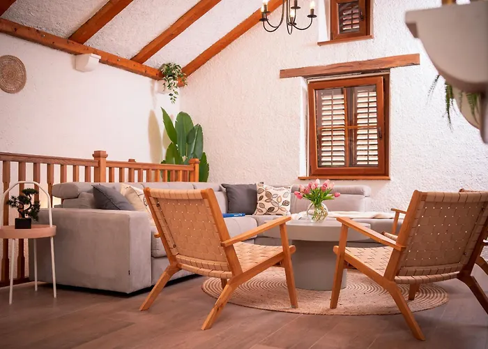 Villa Marea - Old Town Retreat