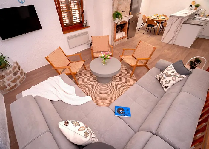 Marea - Old Town Retreat